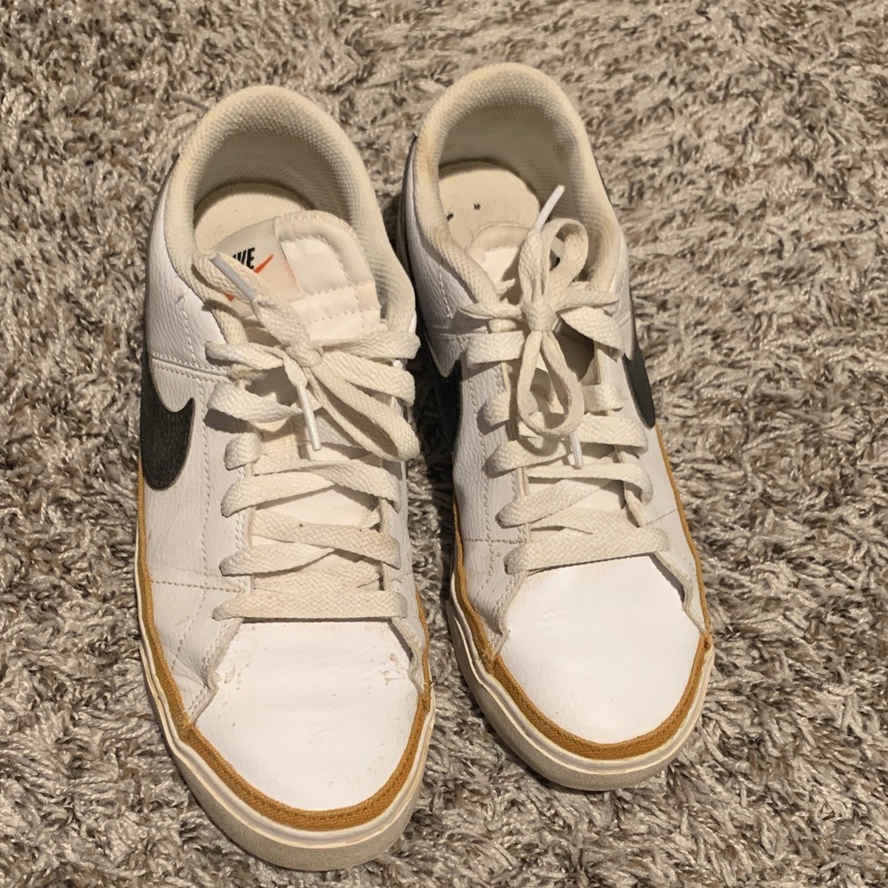 Nike White and Black Casual Sneakers